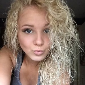 Meet your Posher, Kayla