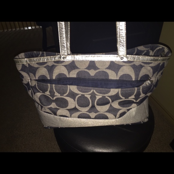Coach Bag - Picture 2 of 4
