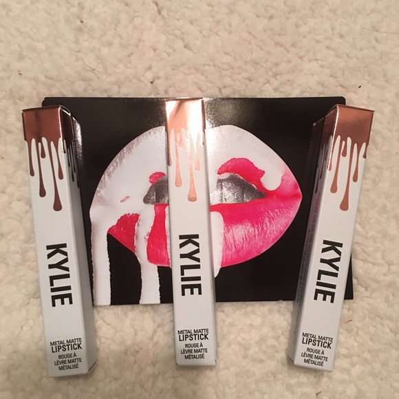 Kylie's metal matte lipstick in King K.