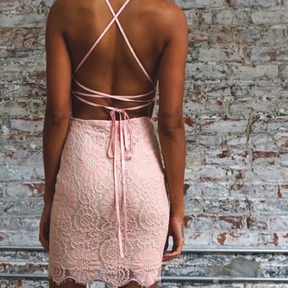 Blush lace open back dress - Picture 3 of 4