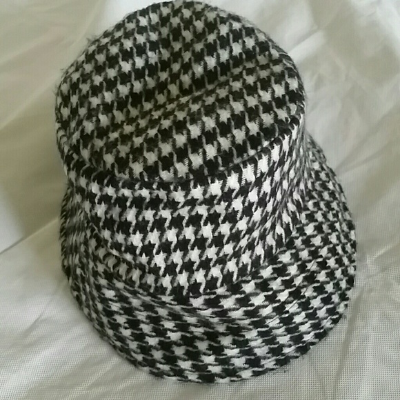 Accessories - Black and White Reversible Hat Accessories - Black and White Reversible Hat
