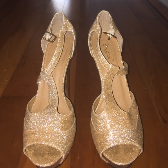 Gold sparkle t strap heels