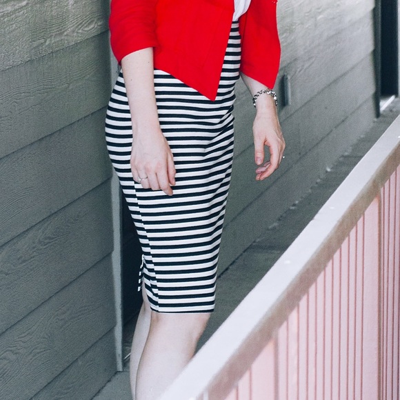 Abercrombie & Fitch Dresses & Skirts - Abercrombie and Fitch midi stripe pencil skirt