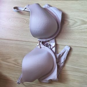 34B  Victoria secrets Demi bra