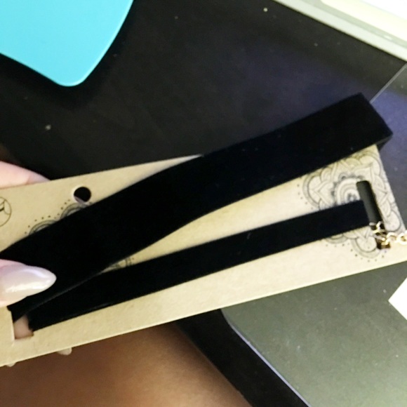 Set of 2 Velvet Choker - Picture 2 of 2