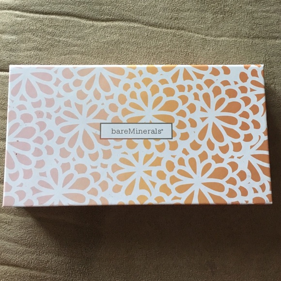 Bare minerals eye shadow and blush pallette