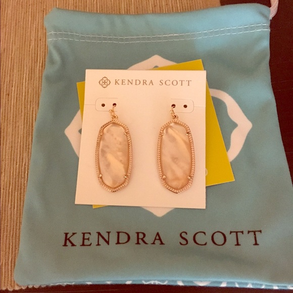 Kendra Scott Elle Earrings in Peach Illusion