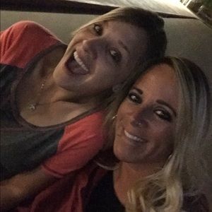 Meet your Posher, Dee dee