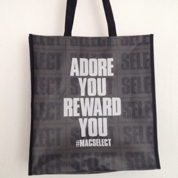 FREE reusable MAC shopping tote to my next sale