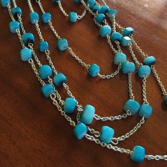 Turquoise colored beaded necklace - Picture 2 of 3