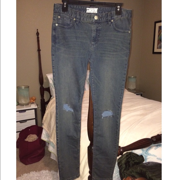❌SOLD❌Free people dark wash jeans size 28
