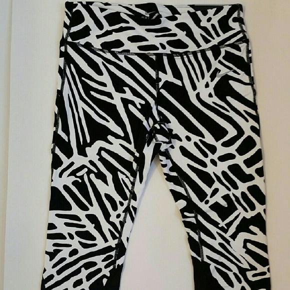 New Nike Womens Palm Epic Lux Capris - Picture 3 of 4