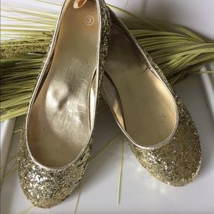GIRLS GOLD GLITTER DRESS FLATS NEW SIZE 3