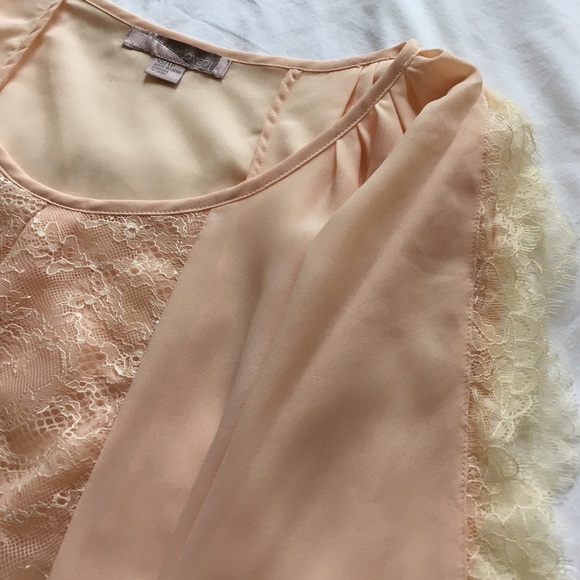 🌟3/$20🌟 F21 Lace Blouse - Picture 4 of 7