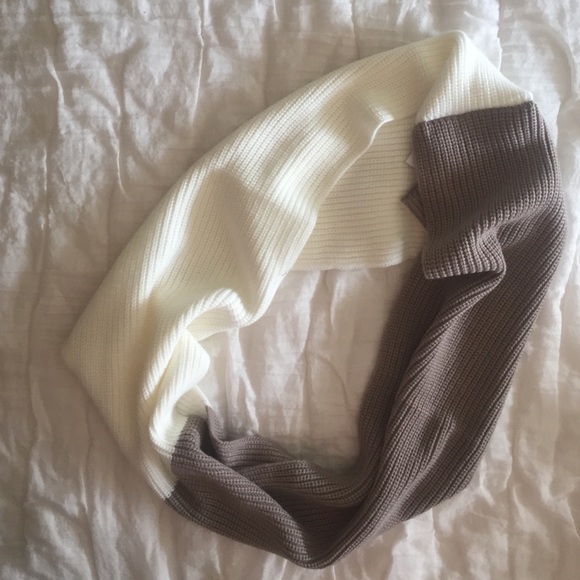 Kate Spade Infinity Winter scarf - Picture 2 of 2
