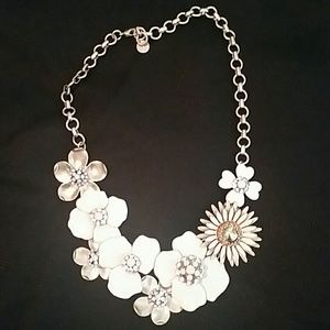 Stella & Dot Dot bloom necklace