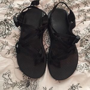black chacos