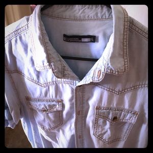 A jean shirt (short sleeve)
