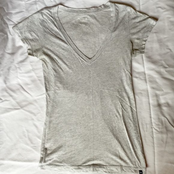 ✨NWOT Hurley grey vneck tee! ✨