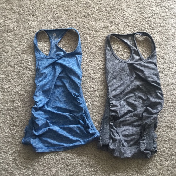 Old Navy gym tops. 2 for 1 deal! Xs