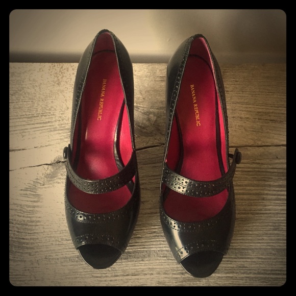 Black Banana Republic Peep-toe Pumps