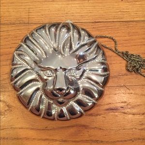 Lion clutch with chain