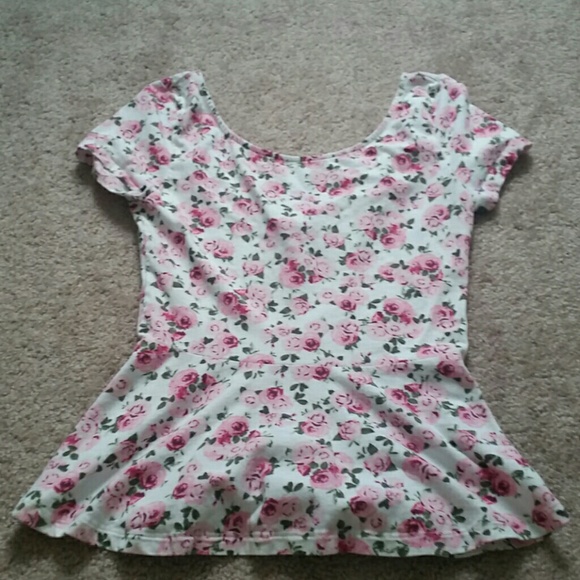 H&M pink flowered xs/s peplum top.