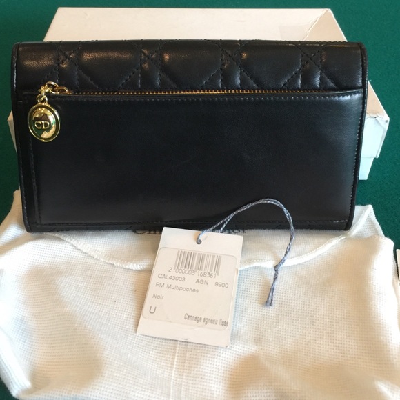 Christian Dior more pictures of listing. - Picture 1 of 4