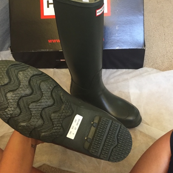 Tall dark green hunter boots- never worn! - Picture 3 of 4