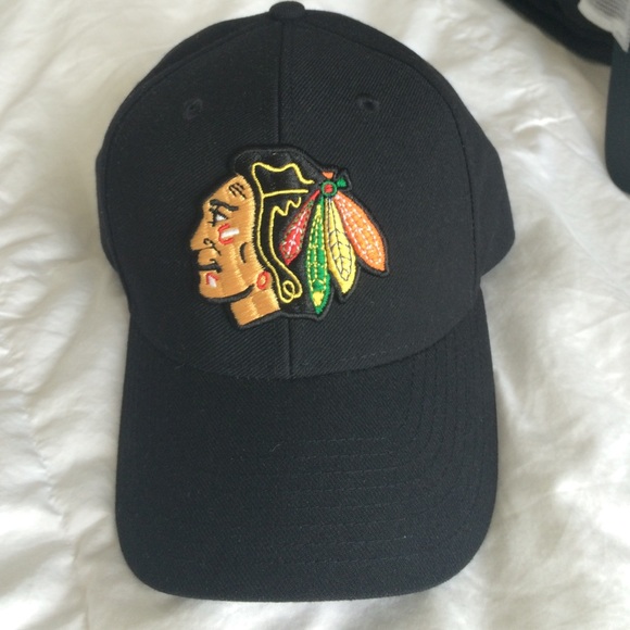 Reebok Accessories - Chicago Blackhawks ball cap
