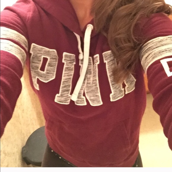 🎀Trade🎀 vs maroon sweatshirt