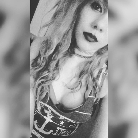 Meet your Posher, Hailey - Picture 1 of 1