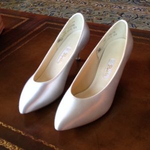 NlB "DYEABLES" Brand Shoes Sz. 7.5 Wide