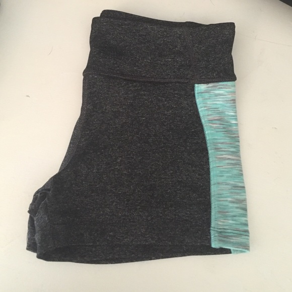 Forever 21 yoga shorts - Picture 2 of 4