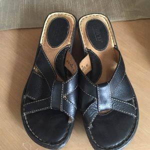 Born black sandals