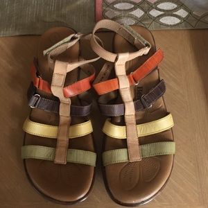 Born sandals