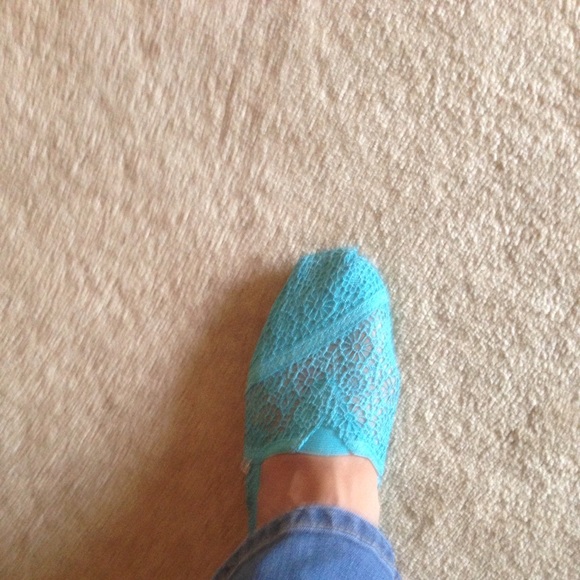SALE 💙Bright Blue Toms💙 - Picture 4 of 4
