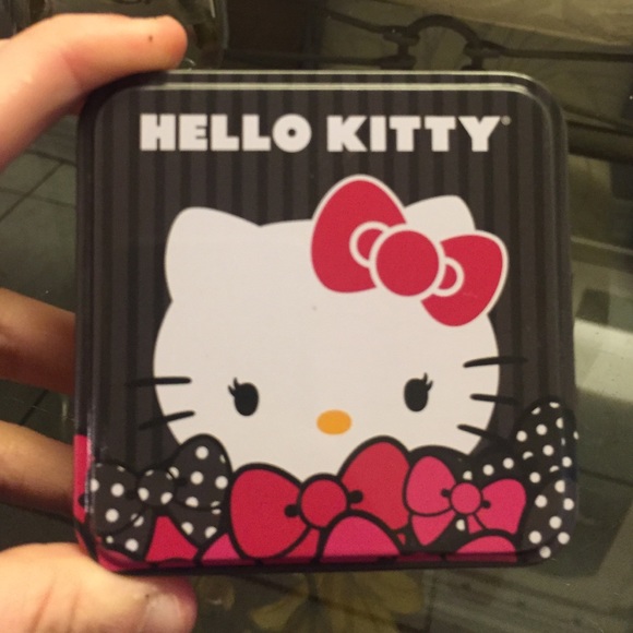 Hello Kitty Necklace - Picture 3 of 3