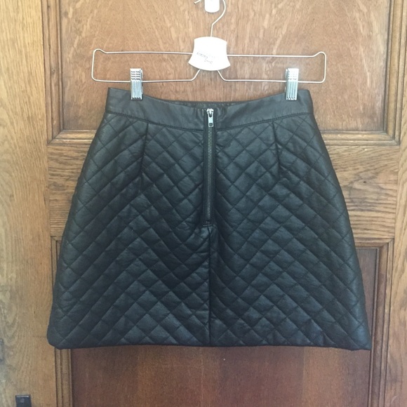 black quilted faux leather miniskirt from Topshop - Picture 2 of 2