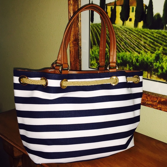Michael Kors Marina Tote NWT - Picture 2 of 4