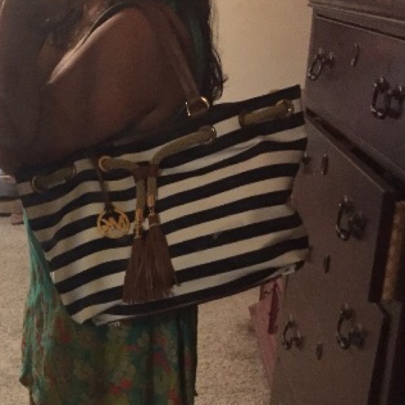 Michael Kors Marina Tote NWT - Picture 4 of 4