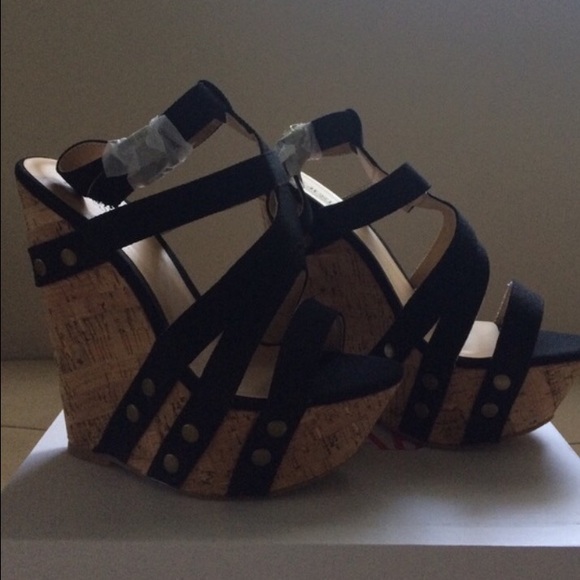 Black and cork wedges