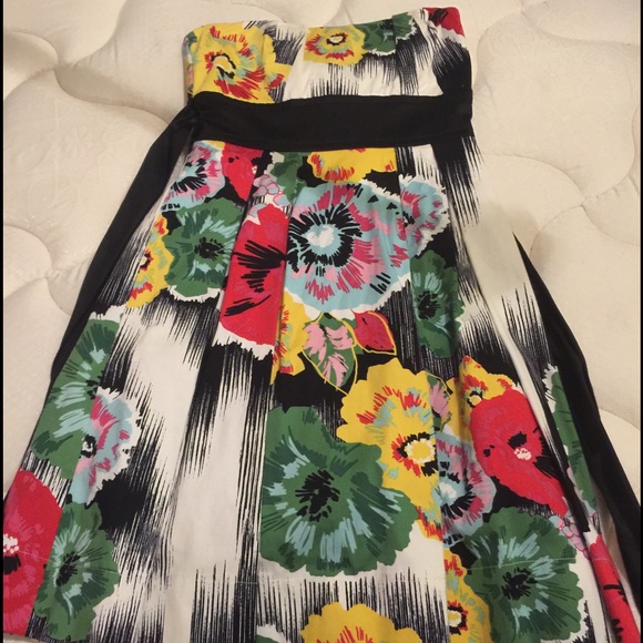 Floral strapless dress