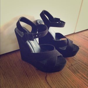 NWOT Black wedges