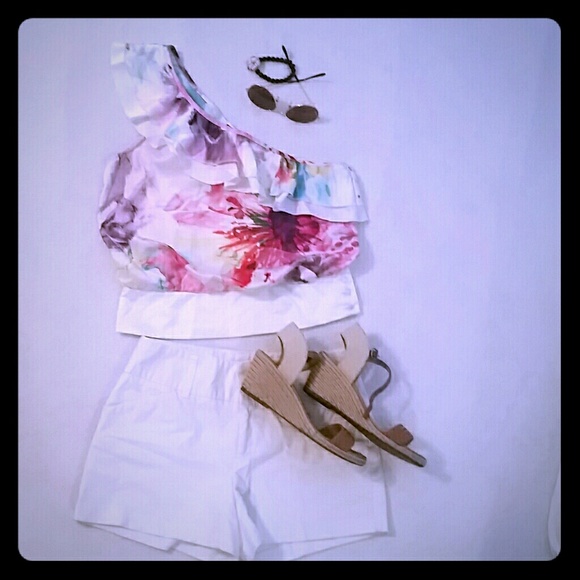 Gorgeous, one shoulder, ruffled blouse - Picture 1 of 4