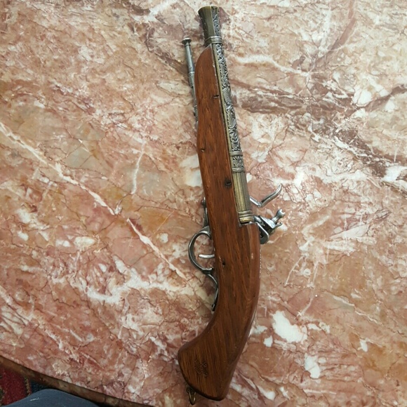 Antique gun (not real) - Picture 2 of 4