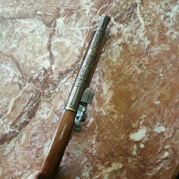 Antique gun (not real) - Picture 3 of 4