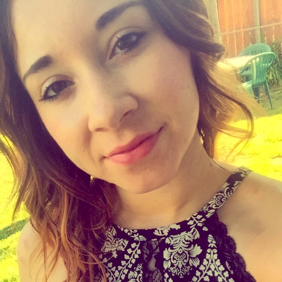 Meet your Posher, Aurelia