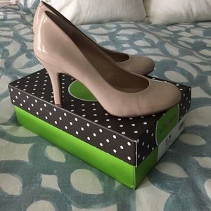 Kelly and Katie nude patent leather heel