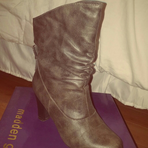 gray boots - Picture 2 of 3